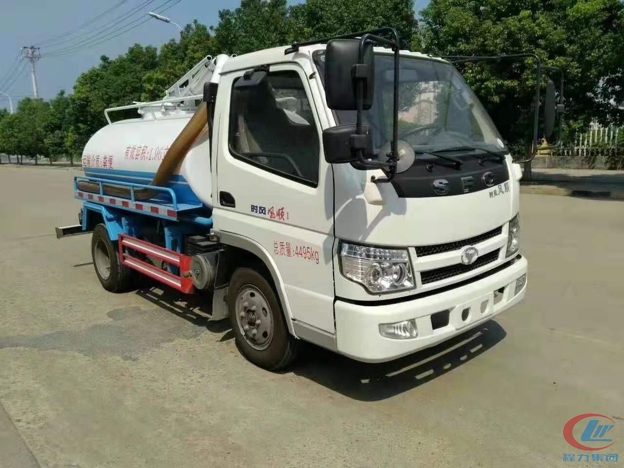 吸粪车